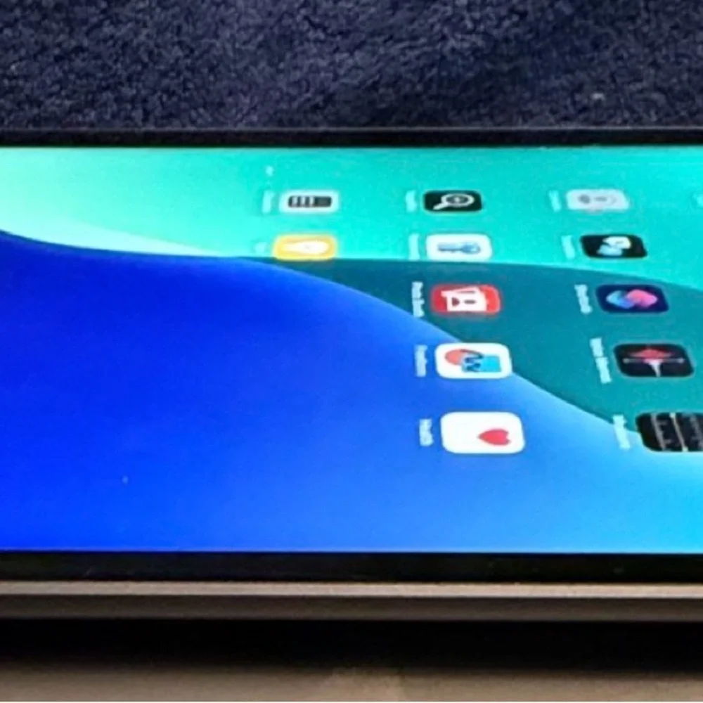 Apple IPad 7th Generation 32gb WiFi - Classic Silver Design